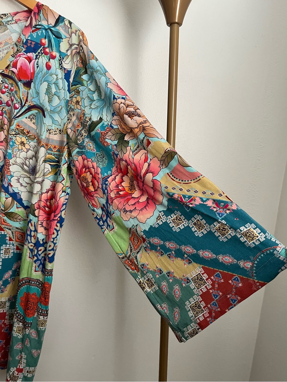 JOHNNY WAS PRISMA V-NECK KIMONO SLEEVE TUNIC - Picture 9 of 12